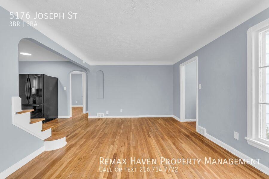 5176 Joseph St - Photo 4 of 29