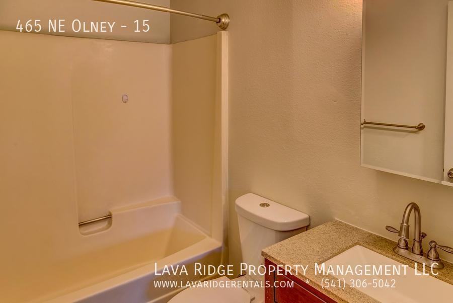 465 Ne Olney Ave #15 - Photo 4 of 9