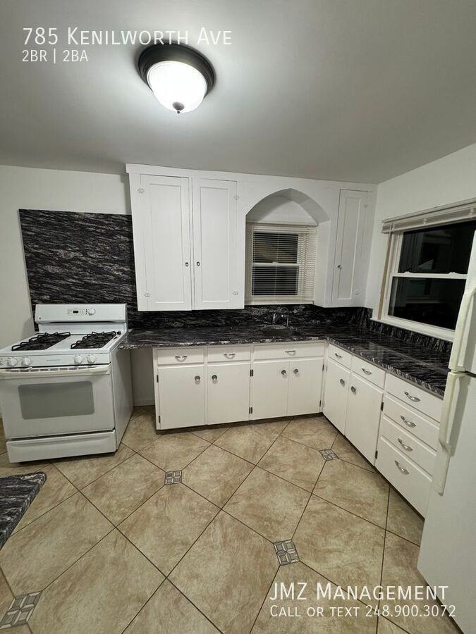 785 Kenilworth Ave - Photo 5 of 10