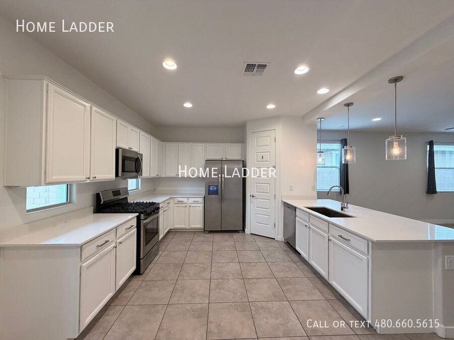 2881 E 27th Ave - Photo 7 of 24