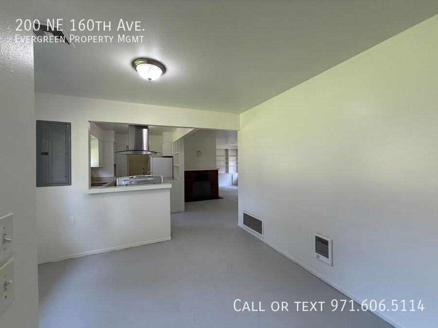 200 Ne 160th Ave - Photo 5 of 50