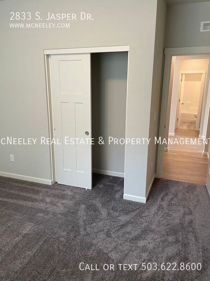 2833 S Jasper Dr - Photo 3 of 29