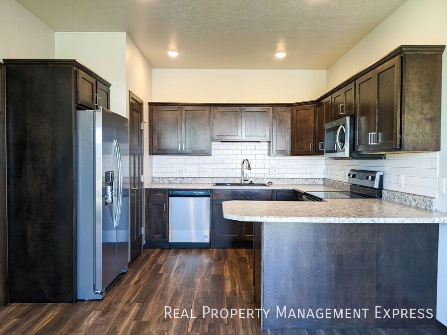 5400 S Dubuque Ave - Photo 2 of 19