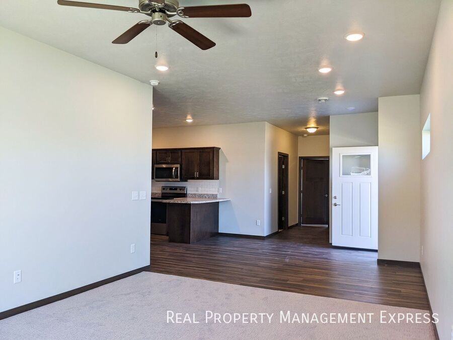 5400 S Dubuque Ave - Photo 5 of 19