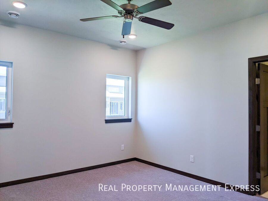 5400 S Dubuque Ave - Photo 6 of 19