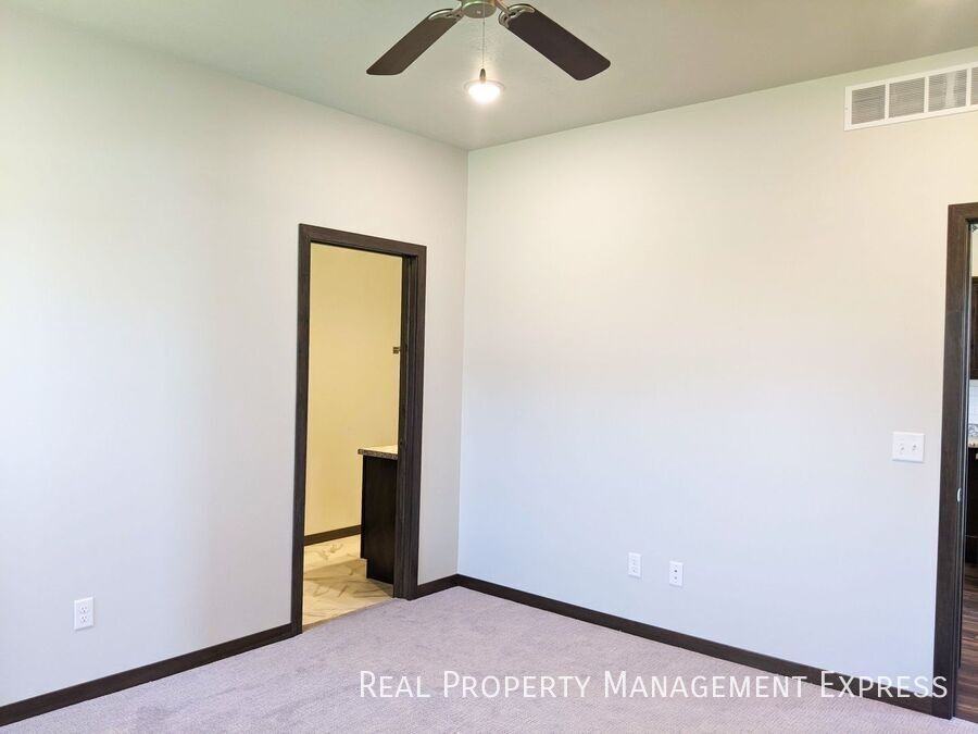 5400 S Dubuque Ave - Photo 7 of 19