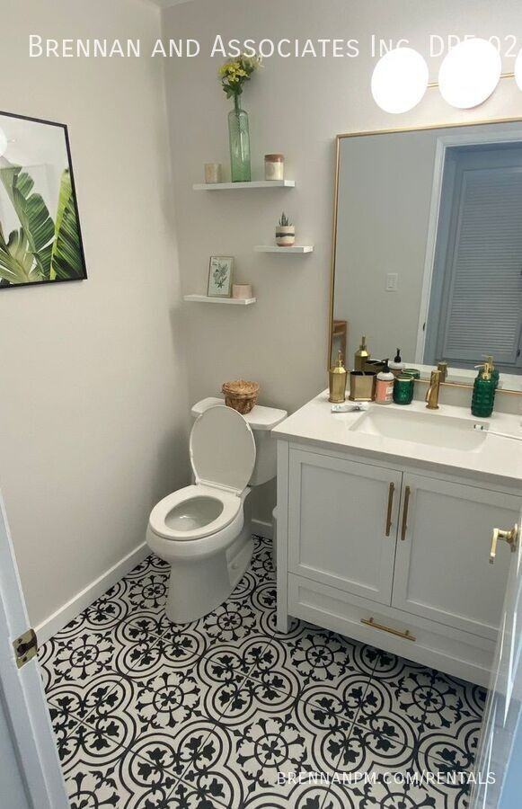 2861 B St #5 - Photo 3 of 39