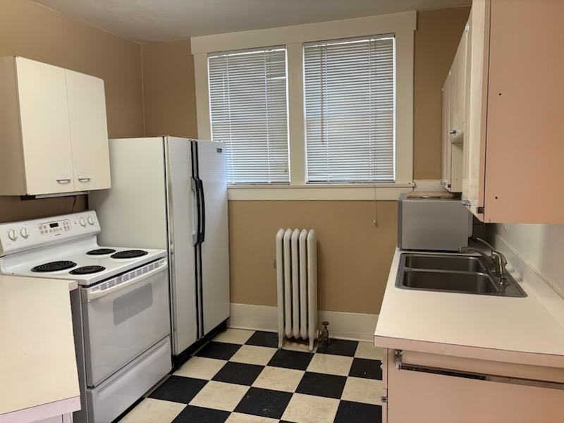 702 N Cascade Ave #2 - Photo 3 of 8