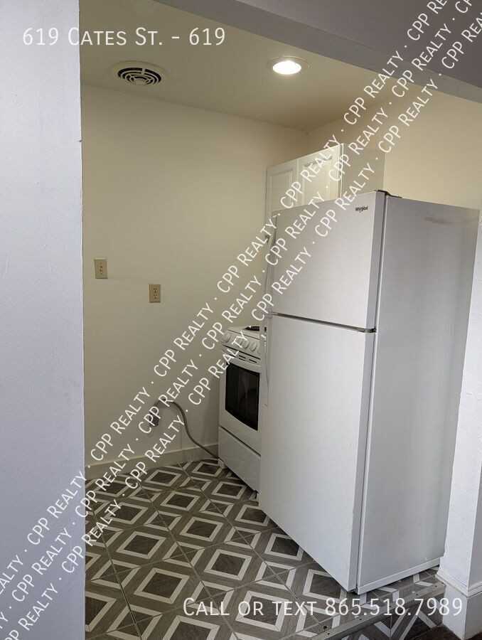 619 Cates St #619 - Photo 3 of 10