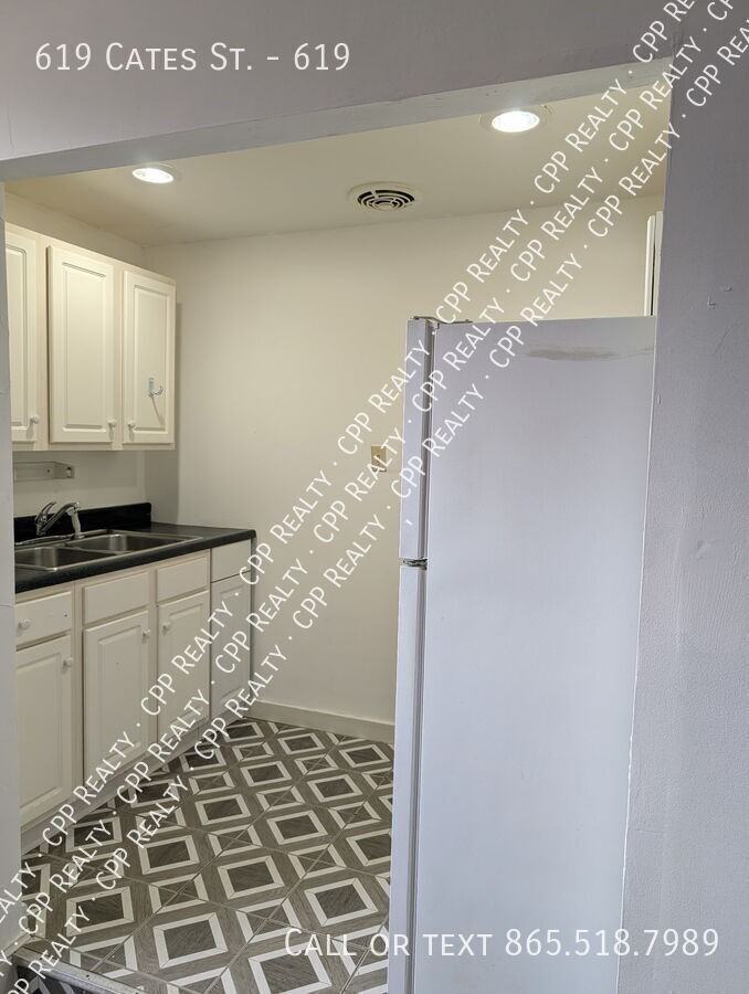 619 Cates St #619 - Photo 7 of 10