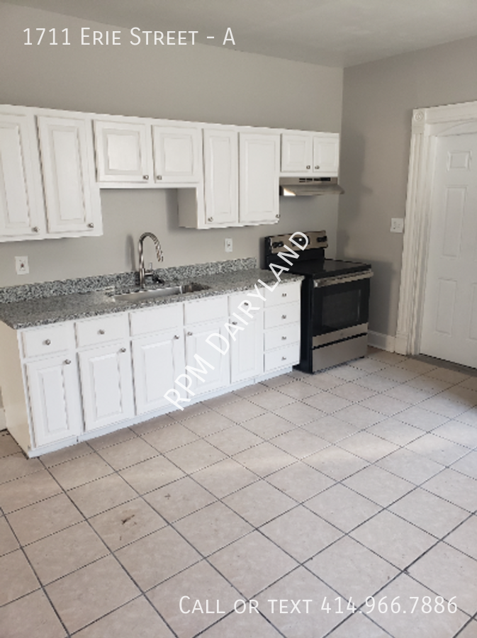 1711 Erie St #A - Photo 2 of 9