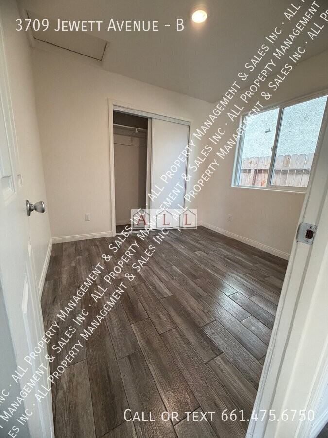 3709 Jewett Ave #B - Photo 3 of 7