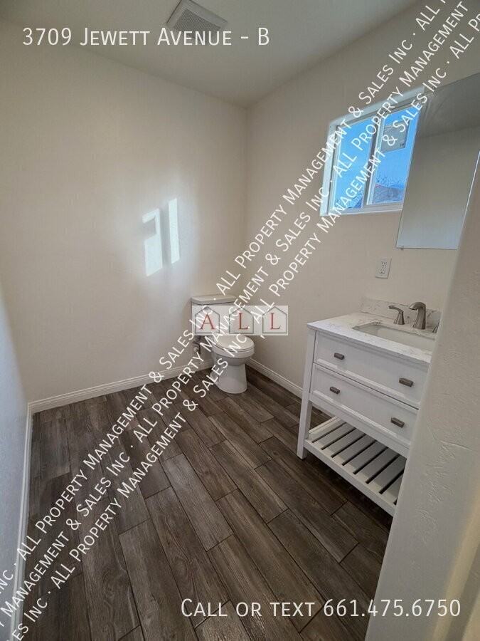 3709 Jewett Ave #B - Photo 5 of 7