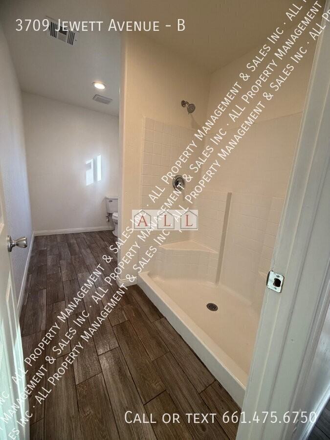 3709 Jewett Ave #B - Photo 6 of 7