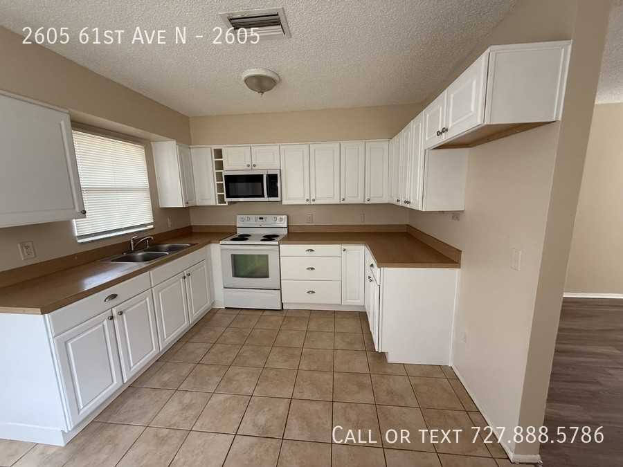 2605 61st Ave N #2605 - Photo 3 of 34