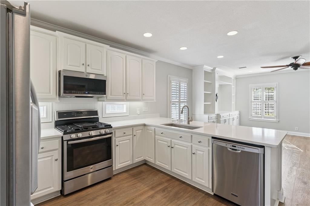 149 Harbor Pointe Dr - Photo 5 of 18