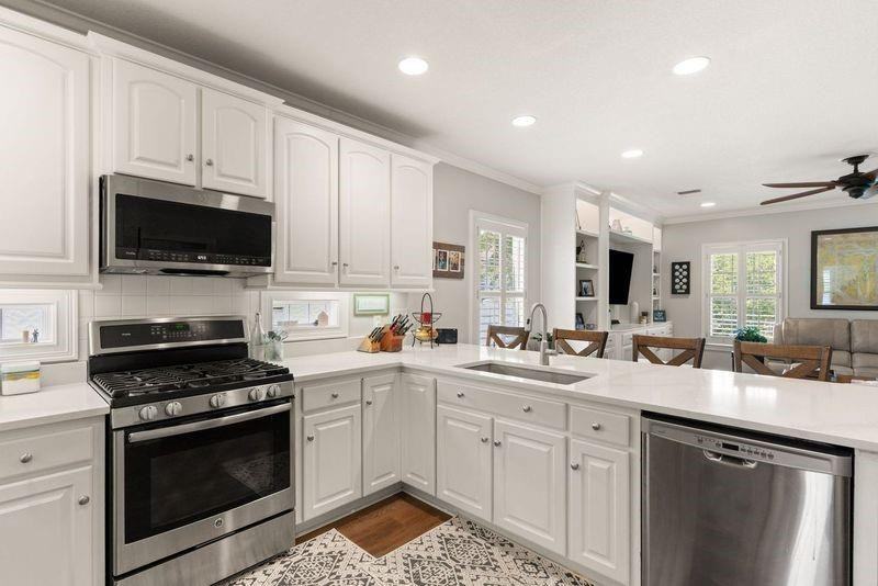 149 Harbor Pointe Dr - Photo 6 of 18