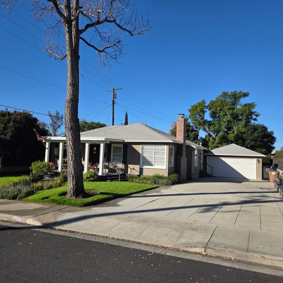 1121 N Cambridge Ave - Photo 2 of 18