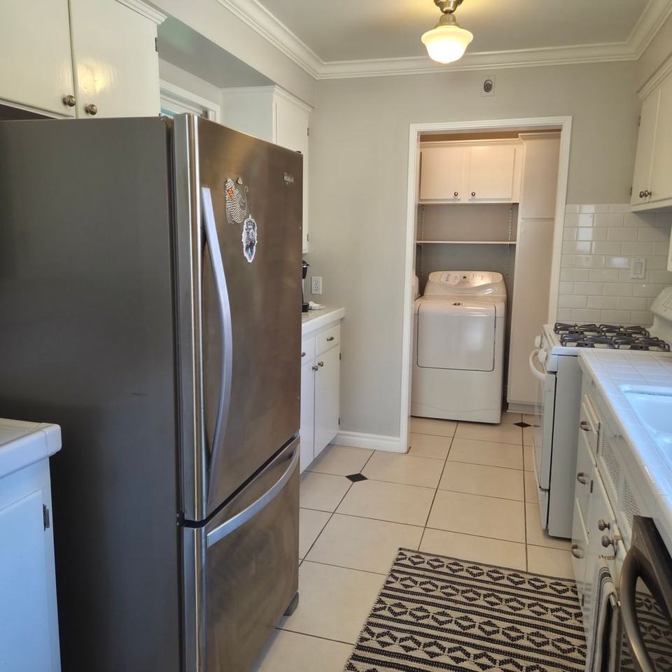 1121 N Cambridge Ave - Photo 5 of 18