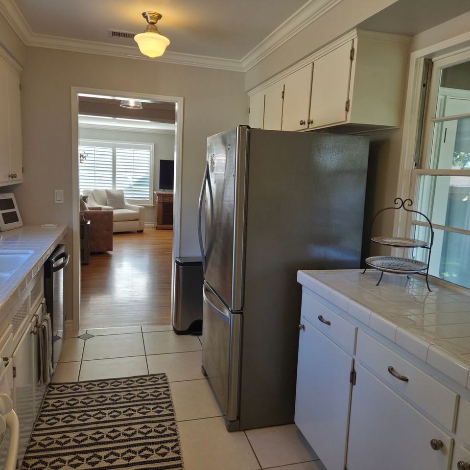 1121 N Cambridge Ave - Photo 6 of 18