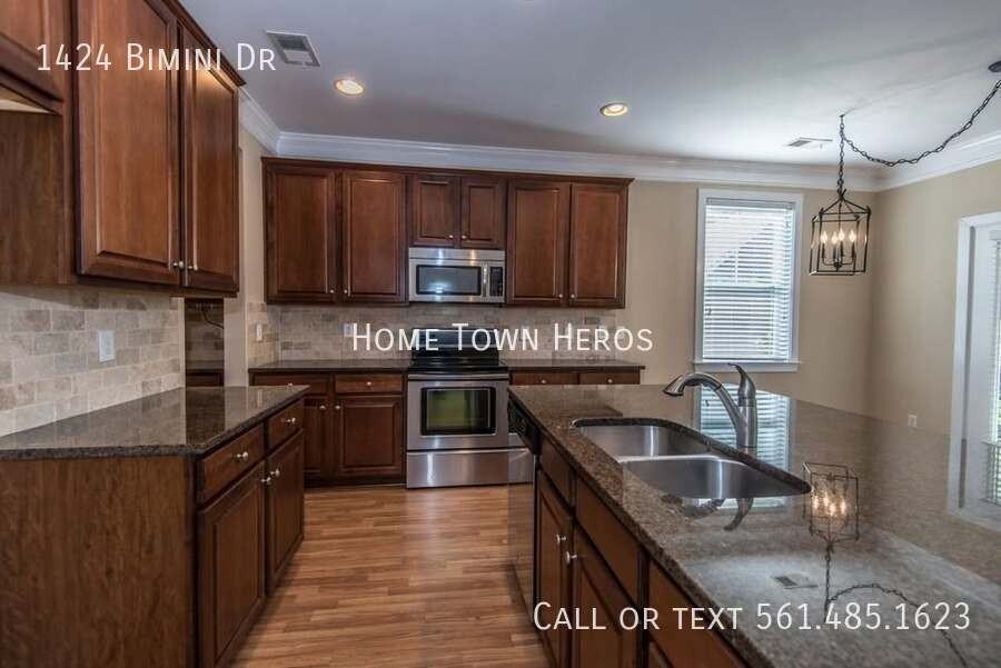 1424 Bimini Dr - Photo 7 of 17