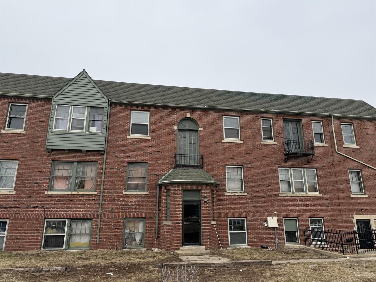 210 N Walnut St Apt 201