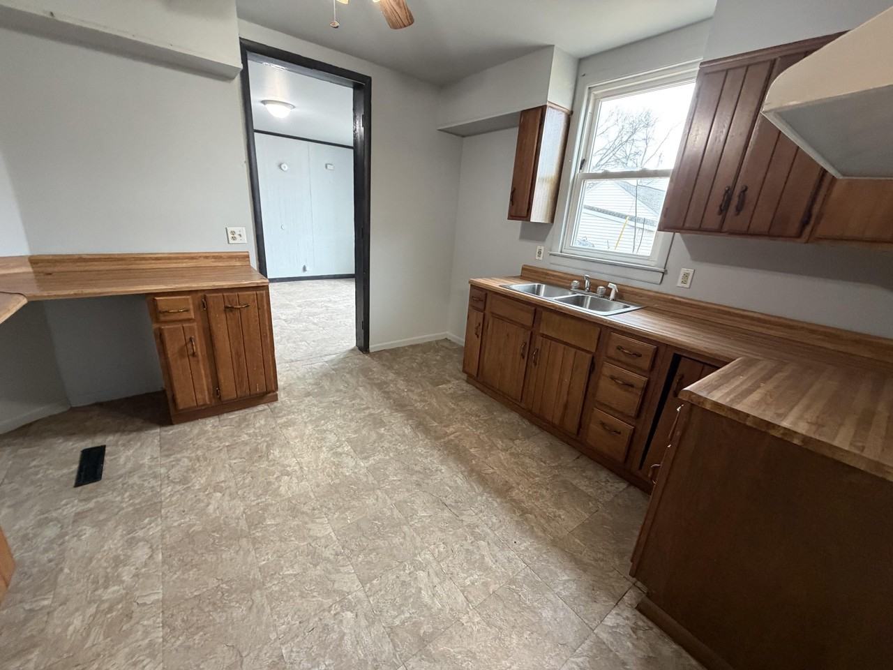 730 Douglas Ave - Photo 2 of 23