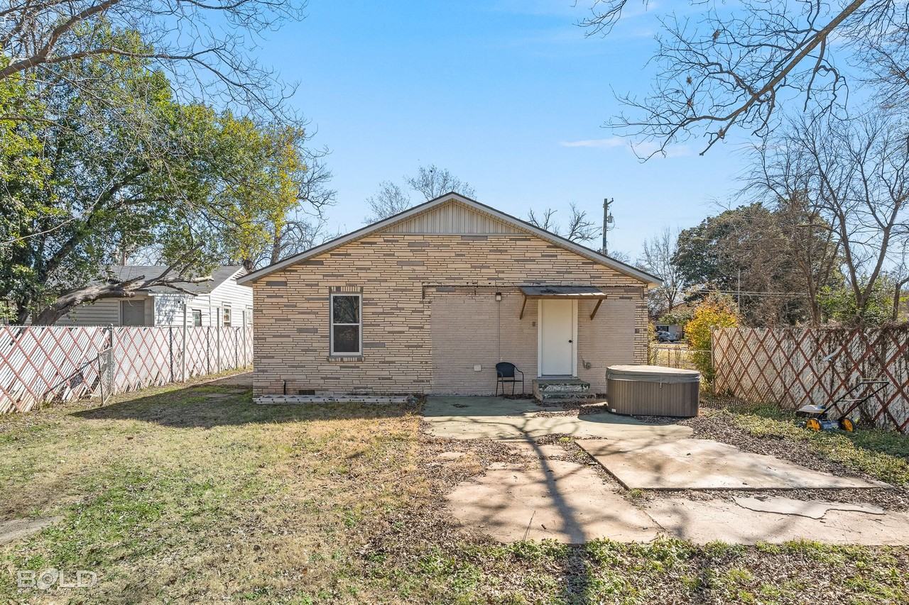 1129B Boone St - Photo 4 of 26