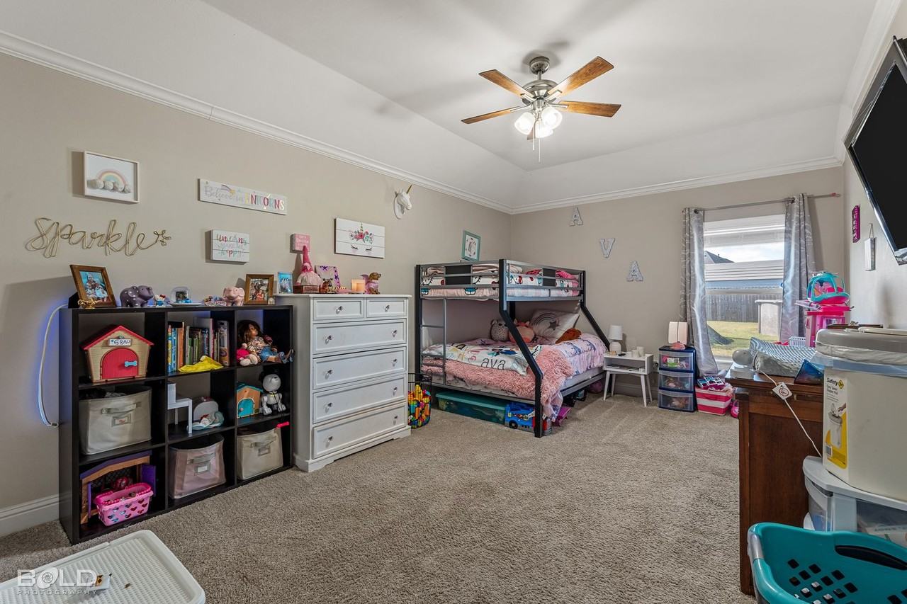 331 N Hampton St - Photo 6 of 27