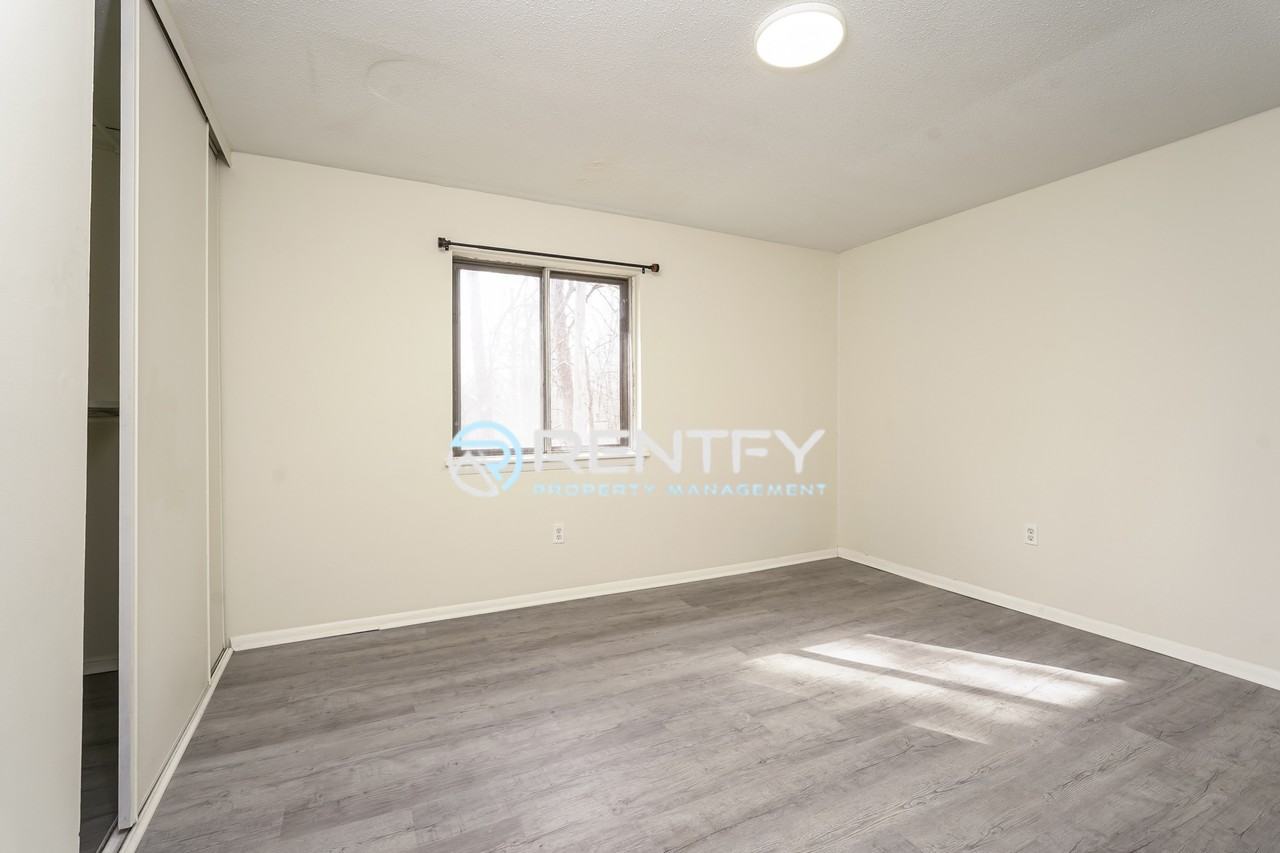 2270 Sunderland Rd #7A - Photo 5 of 10