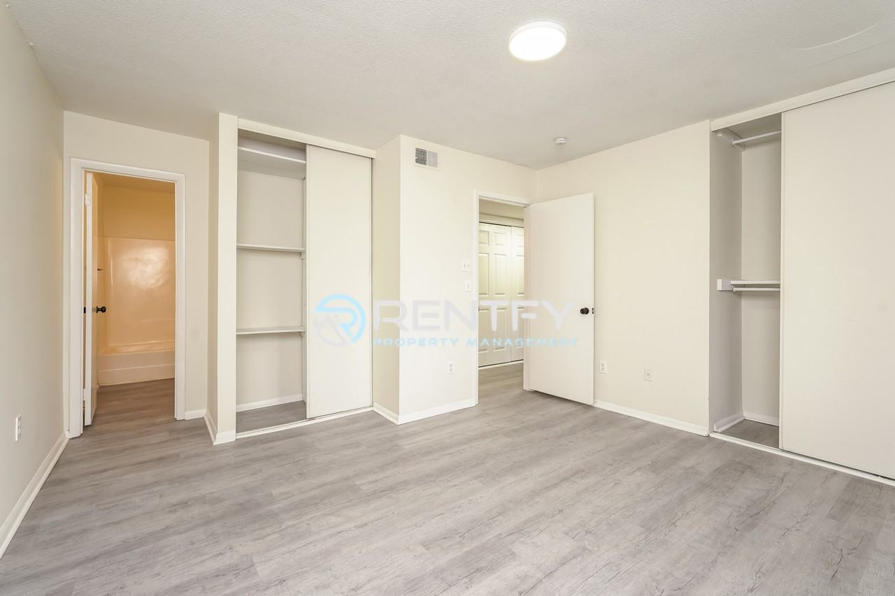 2270 Sunderland Rd #7A - Photo 6 of 10