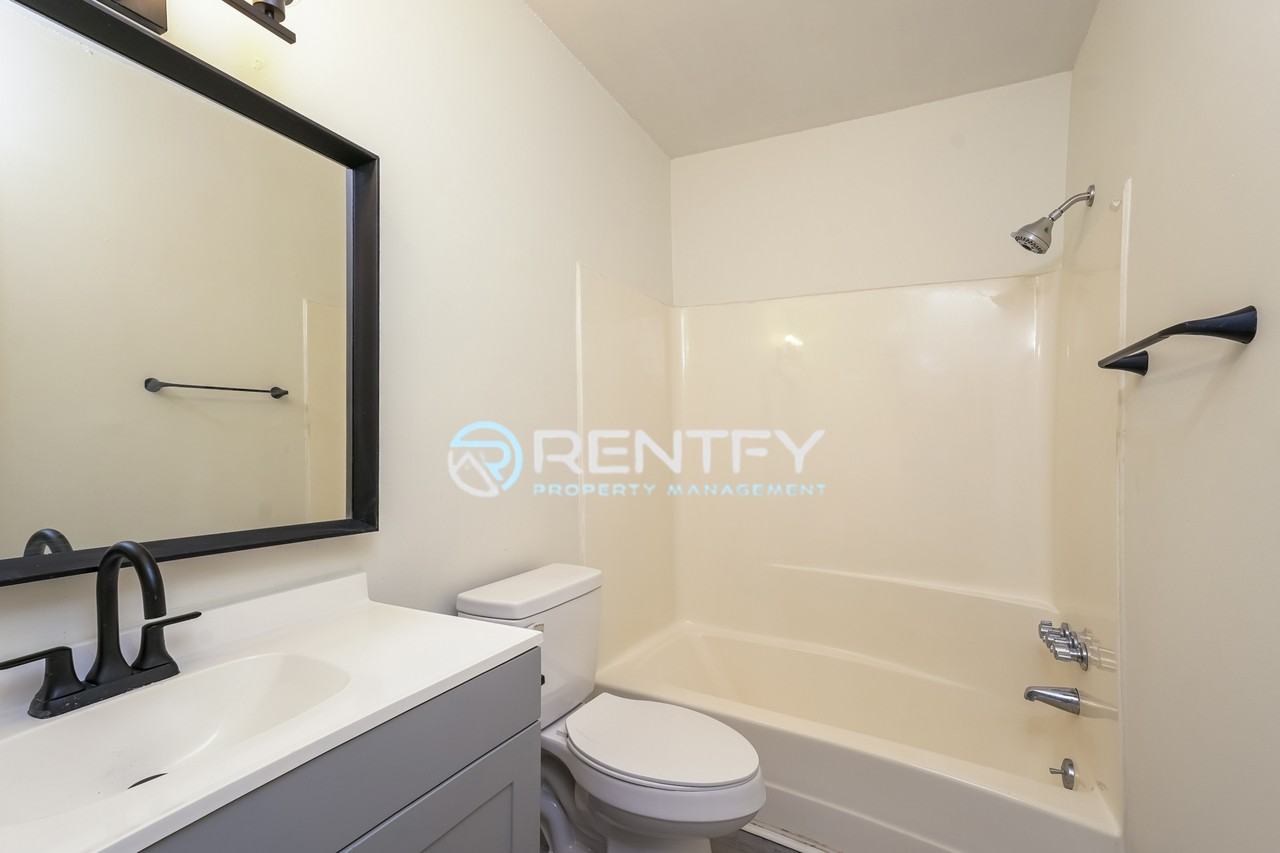 2270 Sunderland Rd #7A - Photo 7 of 10