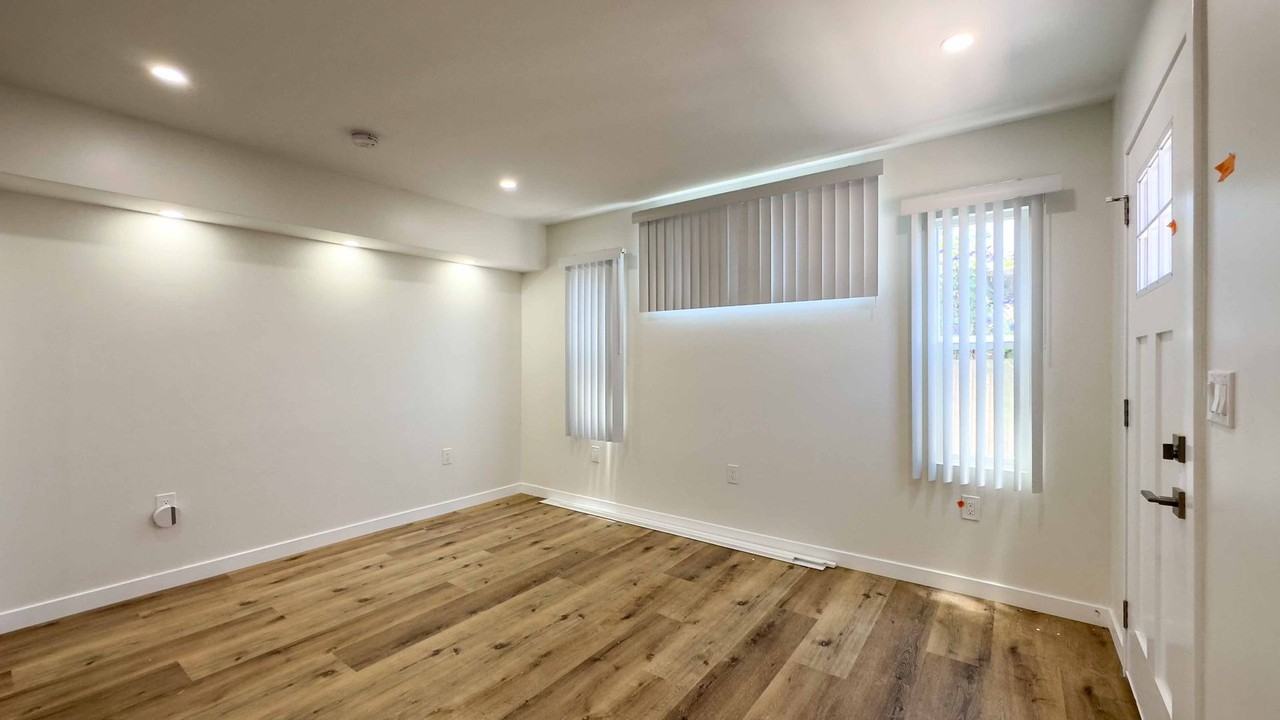 126 E 3rd St - Photo 5 of 21