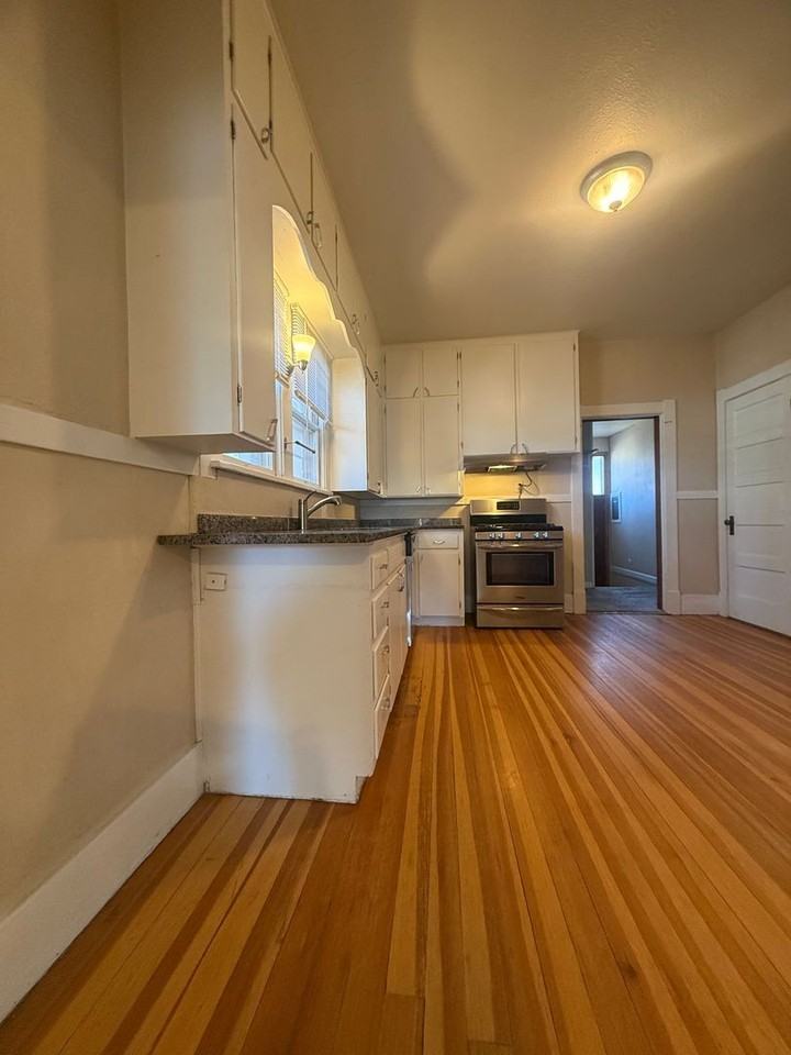 408 E Del Norte St - Photo 4 of 19