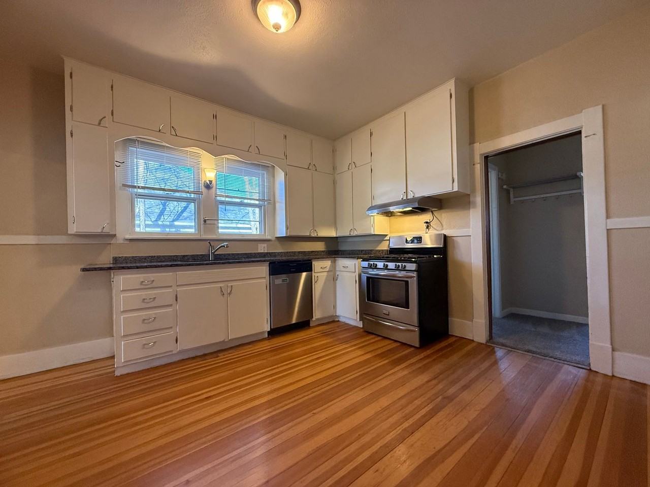 408 E Del Norte St - Photo 5 of 19