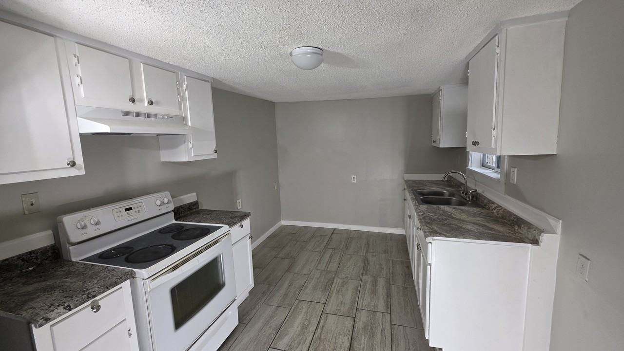 3120 Sunrise St - Photo 3 of 11