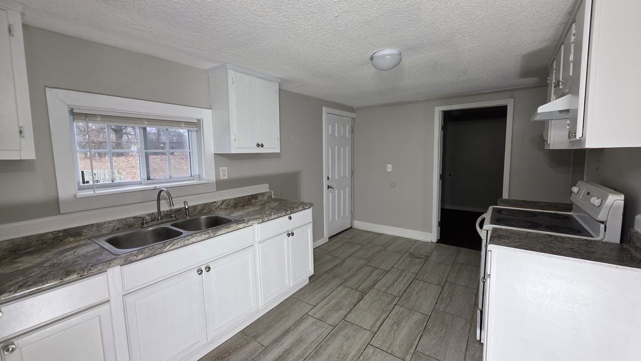 3120 Sunrise St - Photo 6 of 11