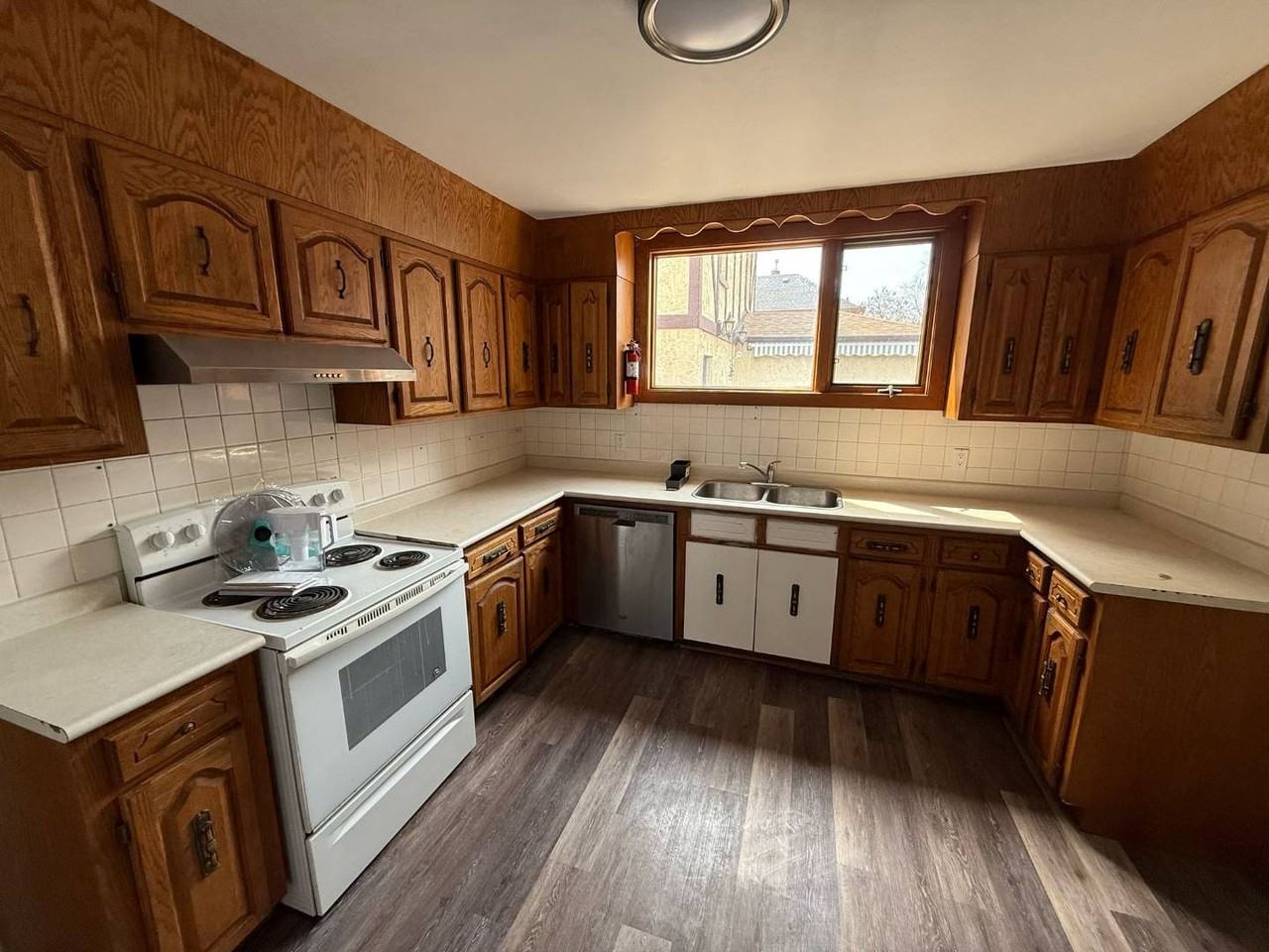 38 Crown St - Photo 7 of 50