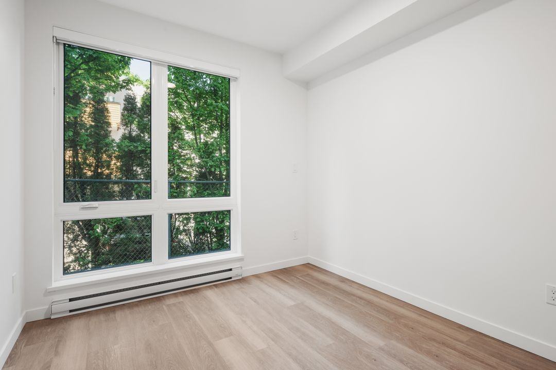 1025 Kings Road - Photo 4 of 15