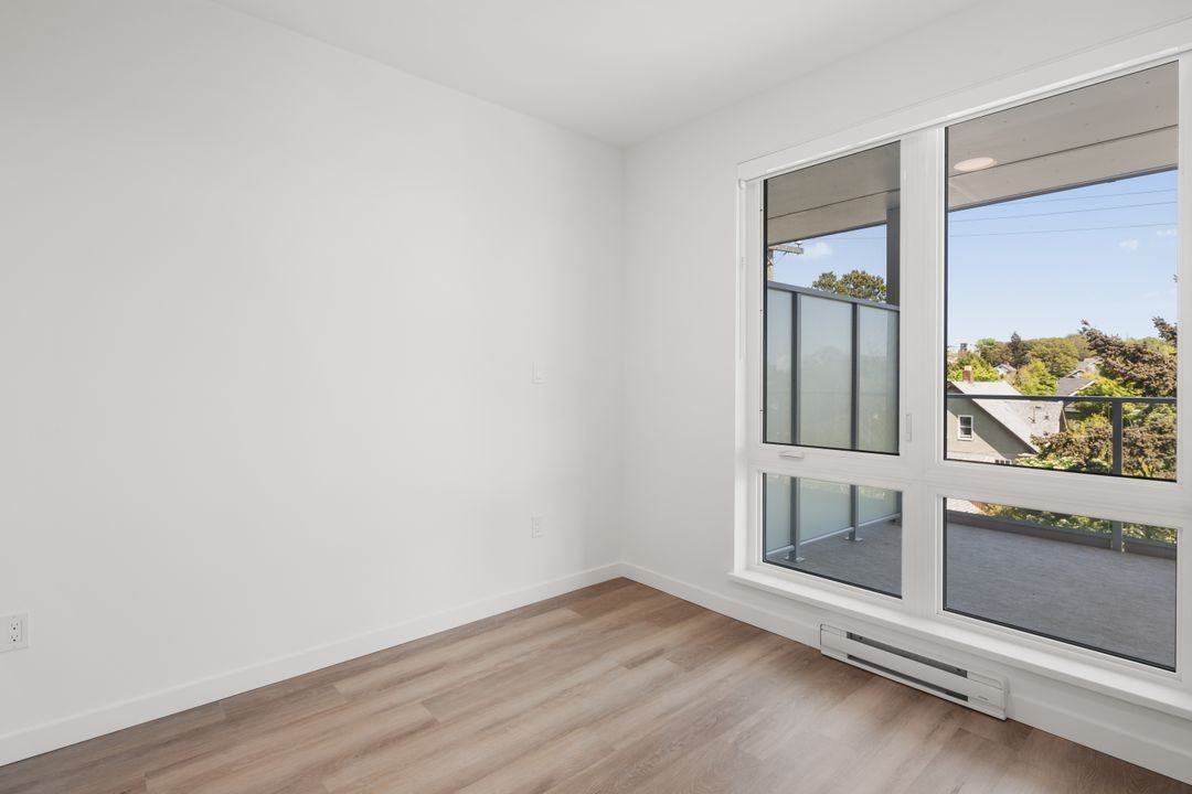 1025 Kings Road - Photo 5 of 15