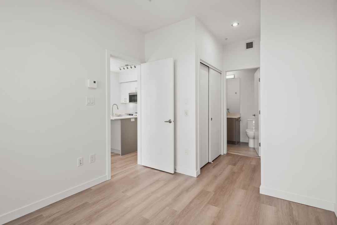 1025 Kings Road - Photo 7 of 11