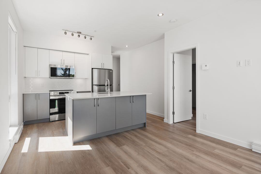 1025 Kings Road - Photo 2 of 15