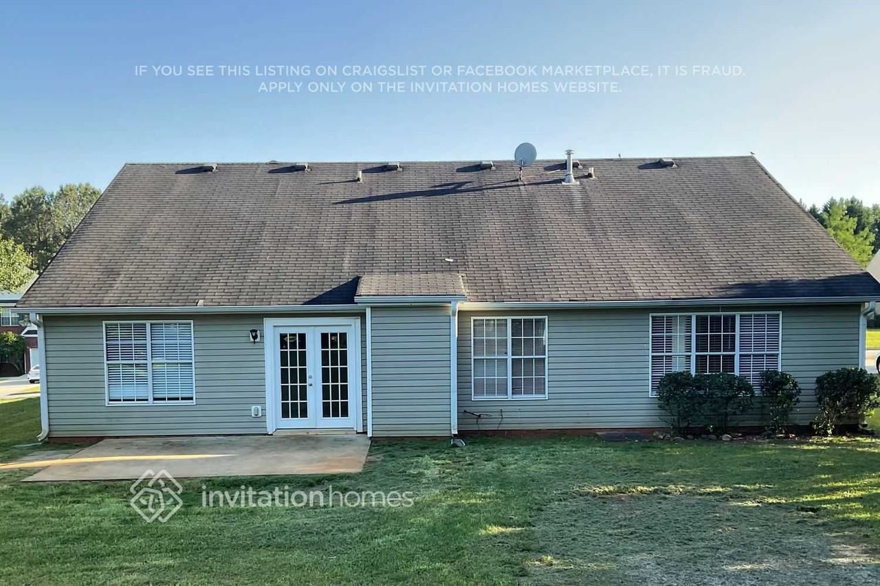 1429 Fall River Dr - Photo 2 of 3