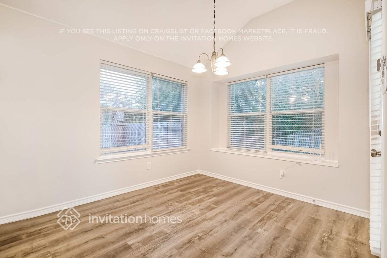 2810 Beacon Hill Dr - Photo 7 of 15