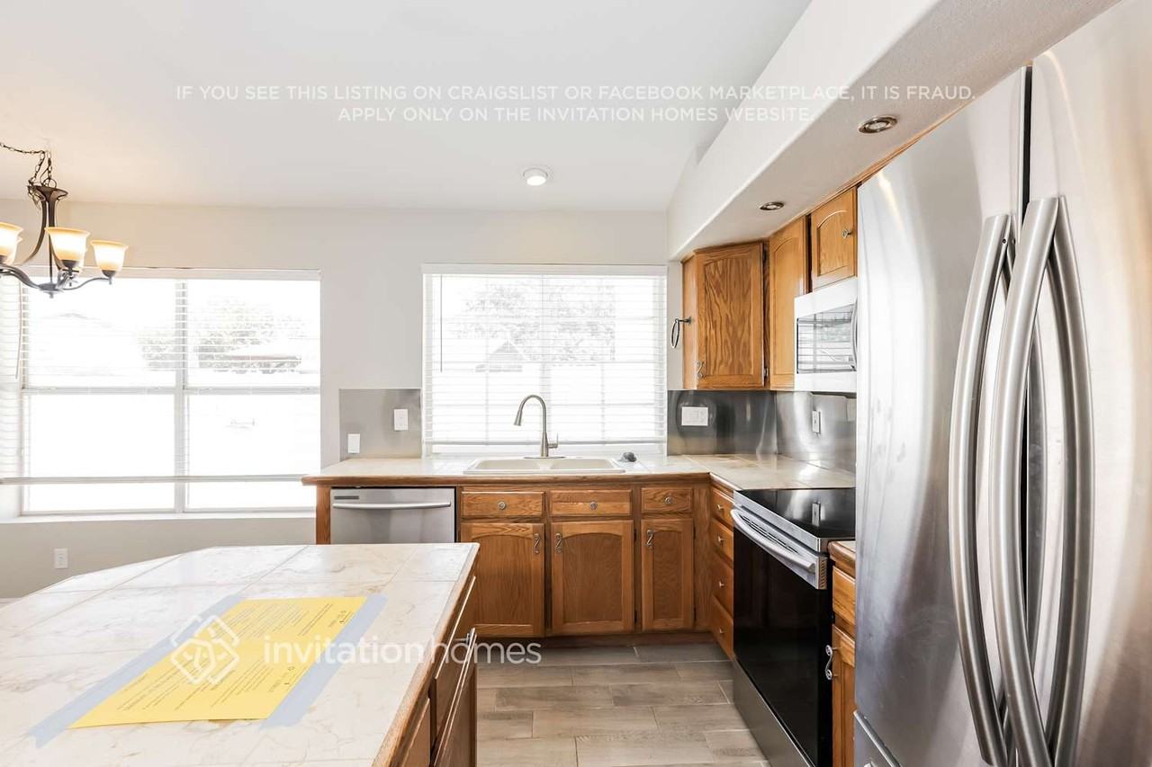 19536 N 51st Dr - Photo 6 of 16