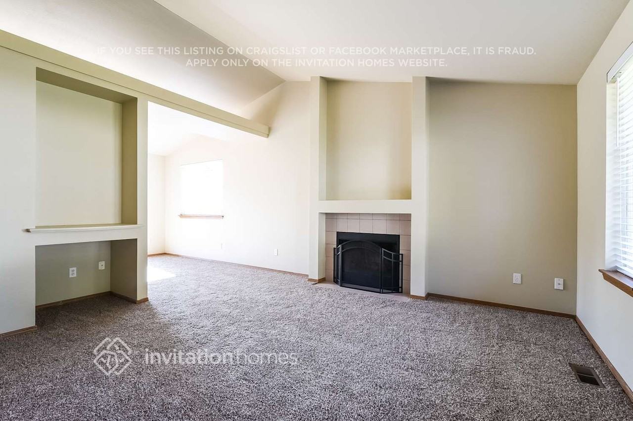 2404 159th Street Ct E - Photo 4 of 18