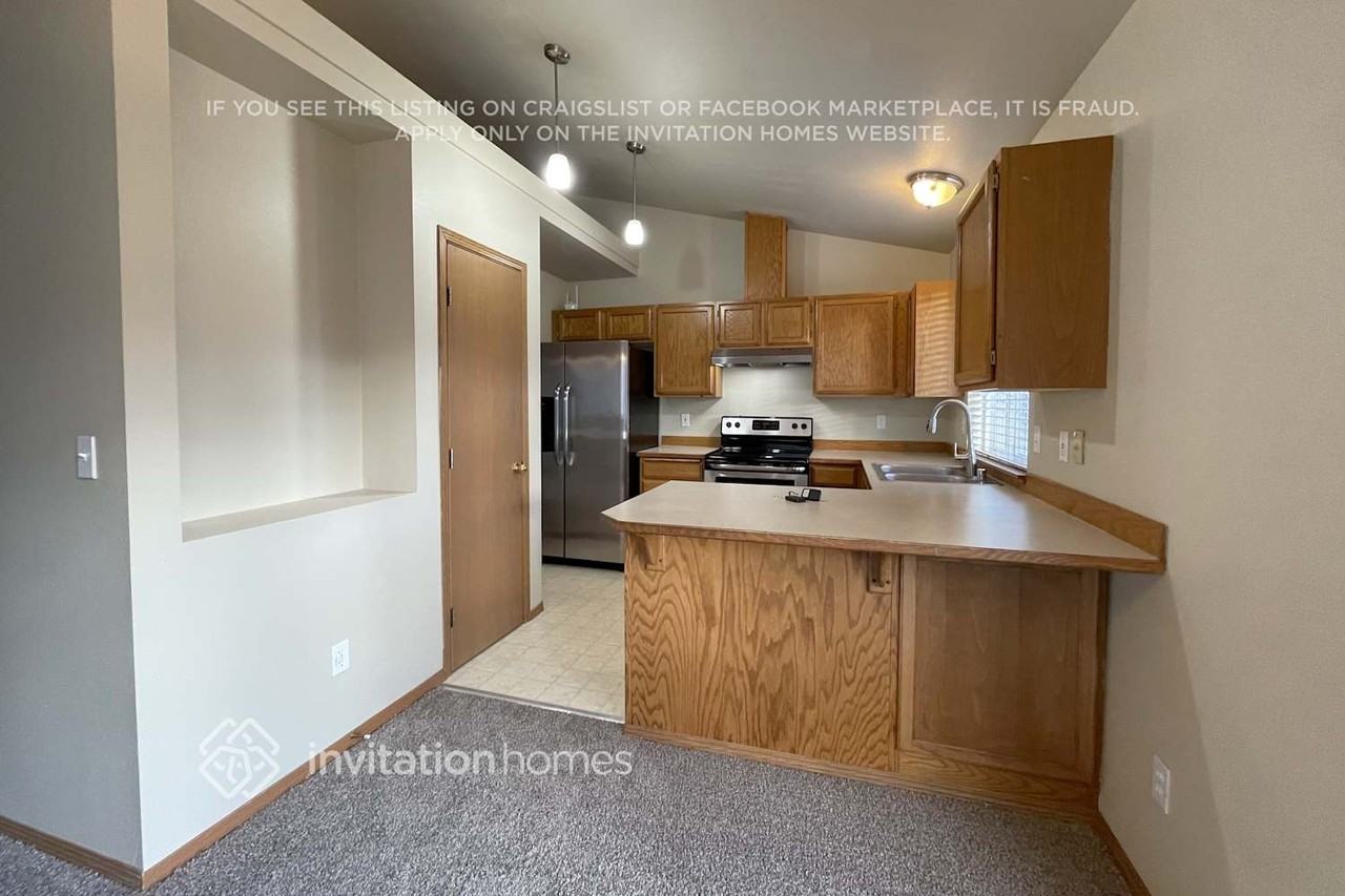 2404 159th Street Ct E - Photo 5 of 18