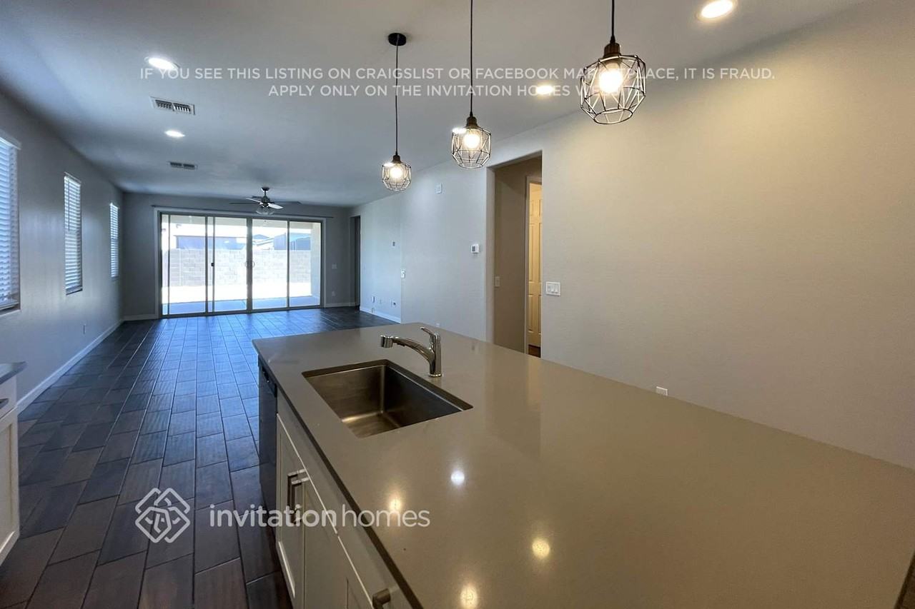 17584 W Hadley St - Photo 2 of 10