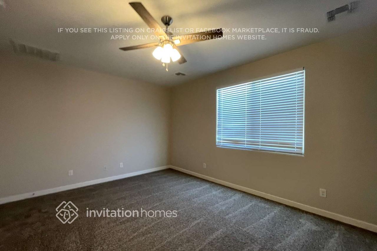 17584 W Hadley St - Photo 4 of 10