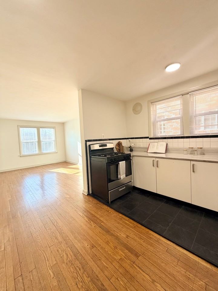 5306 Jamieson Ave #1N - Photo 7 of 12